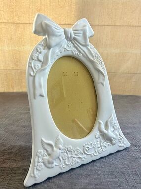 VTG Artmark White Bisque Ceramic Wedding Bell Photo Frame 5x7 In Box